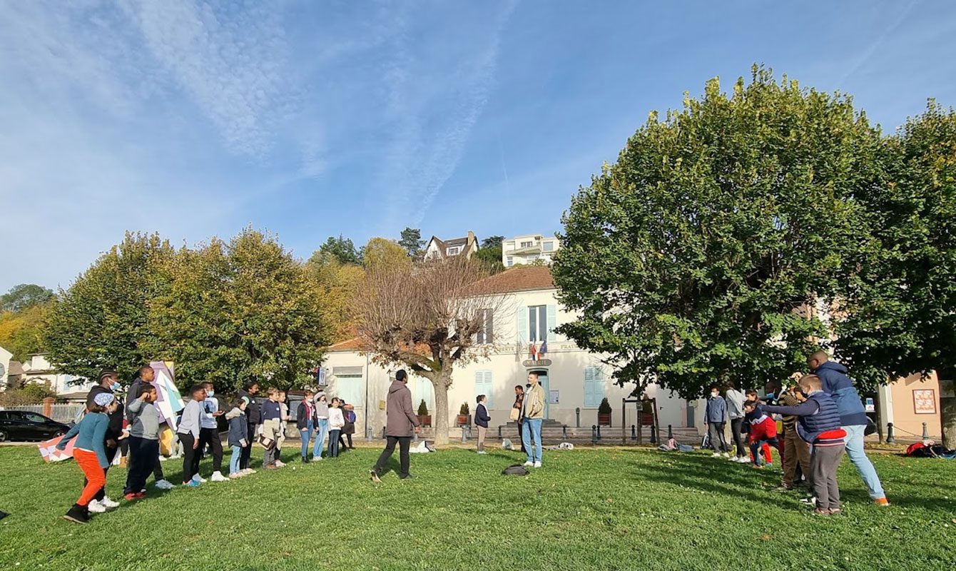 Groupe de jeunes en plein Air