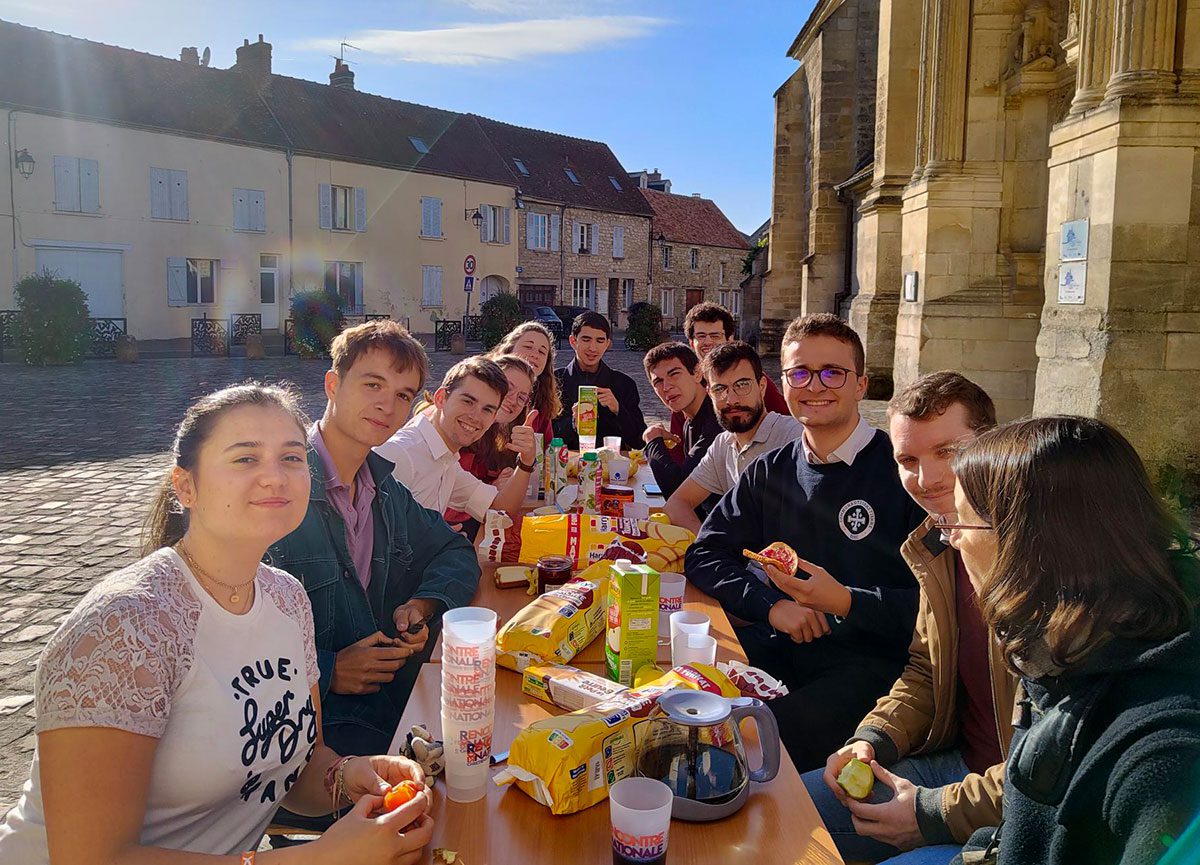 Groupe de jeunes en plein Air