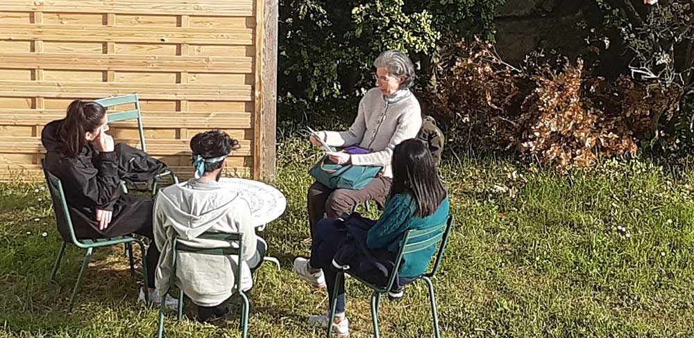 Groupe de jeunes en plein Air