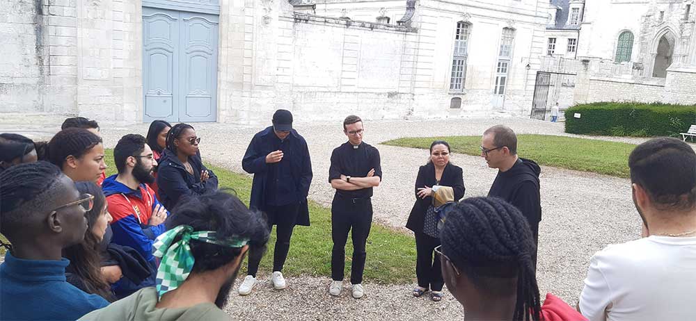 Groupe de jeunes en plein Air