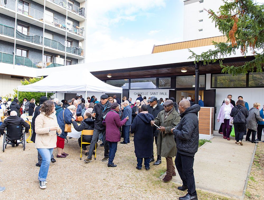 Groupe de jeunes en plein Air