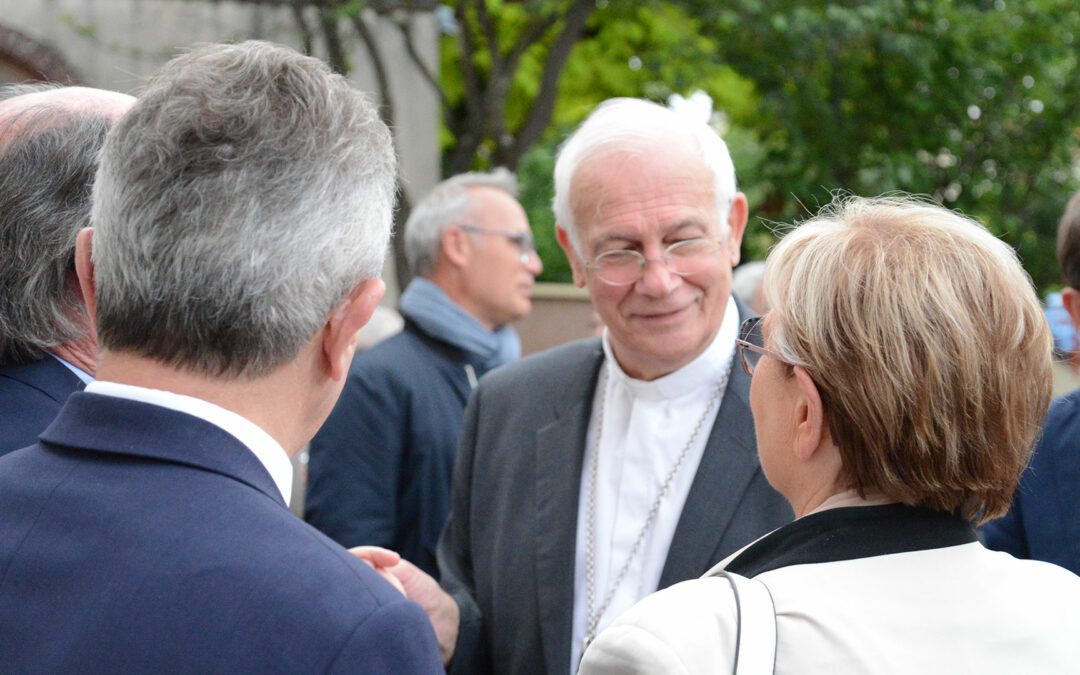 Discours d’au-revoir aux autorités