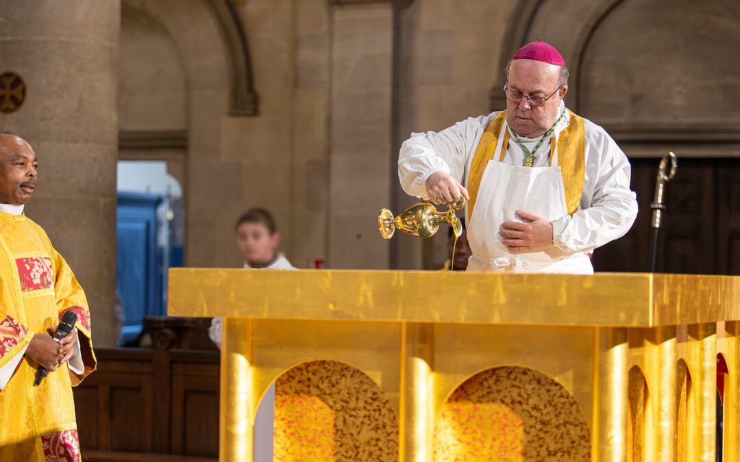 Consécration du nouvel autel de la basilique d’Argenteuil