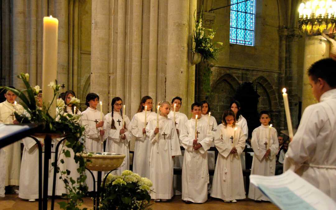La profession de foi des jeunes dans la liturgie