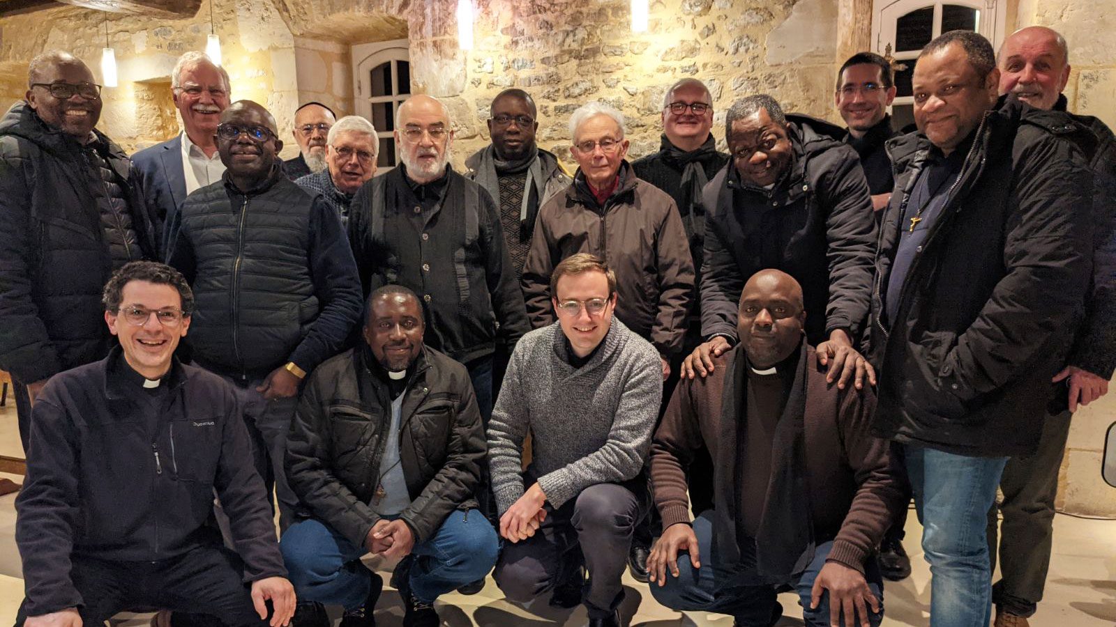 Photo des prêtres du Val-d'Oise à l'abbaye de Mondaye