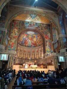 Dans la basilique