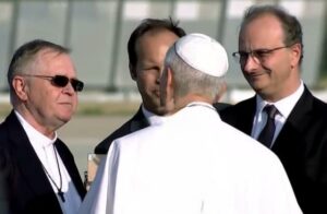 Le pape en discussion